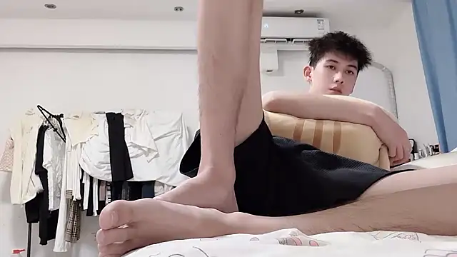 xiaojie2563 online show from 11-04-25, 09:41