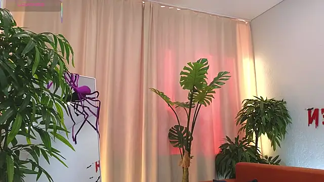 AliciaMellow online show from 10-27-25, 04:38