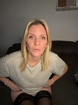 Lexi-Lux-X online show from 11-15-25, 02:24