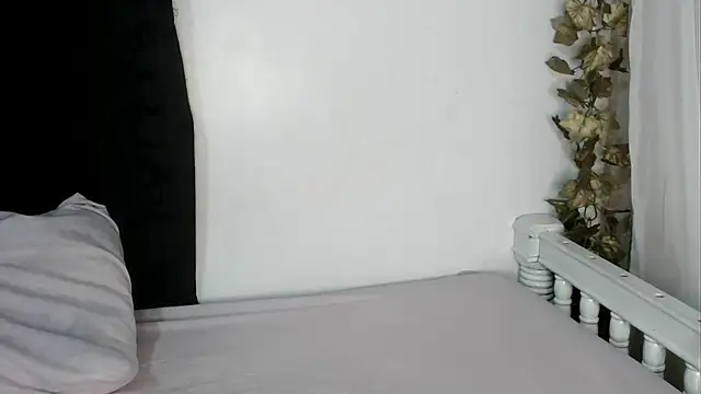 Snapshot of angelainparis28 chatting on 09-20-25, 06:36 angelainparis28 online show from 09-20-25, 06:36