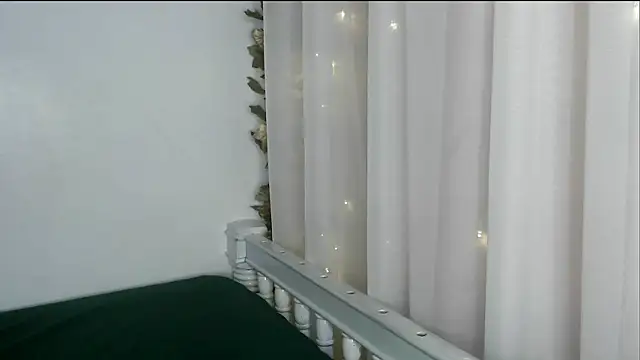 Snapshot of angelainparis28 chatting on 09-21-25, 04:03 angelainparis28 online show from 09-21-25, 04:03