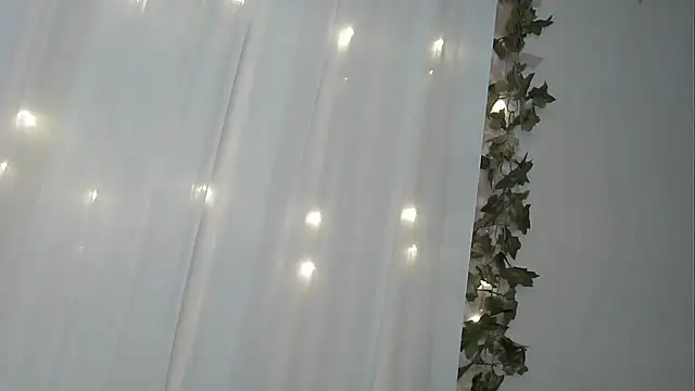 angelainparis28 online show from 11-08-25, 06:46