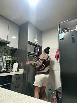 lynn9000 online show from 09-29-25, 04:39