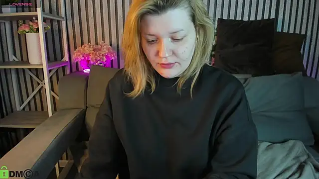 Michele Greenn online show from 04-21-26, 01:07