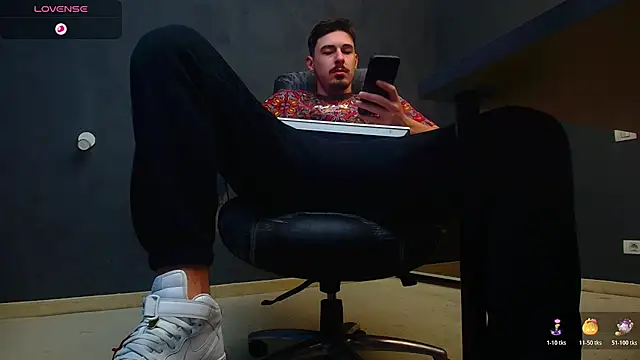 EnzoRace online show from 10-23-25, 04:56