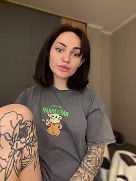 SaraLow online show from 03-22-26, 01:03