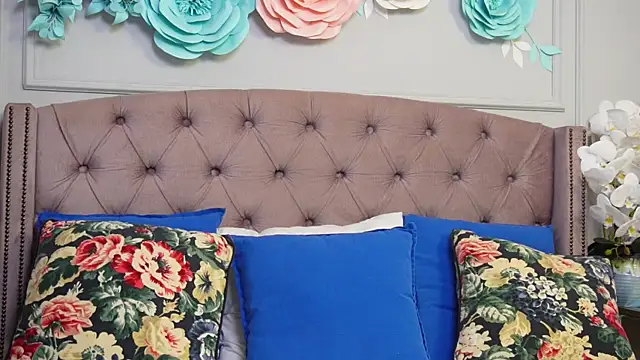 JenniferLovve online show from 10-17-25, 03:20