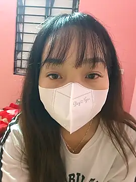 Snapshot of NguyenMyy chatting on 12-21-25, 06:04 NguyenMyy online show from 12-21-25, 06:04