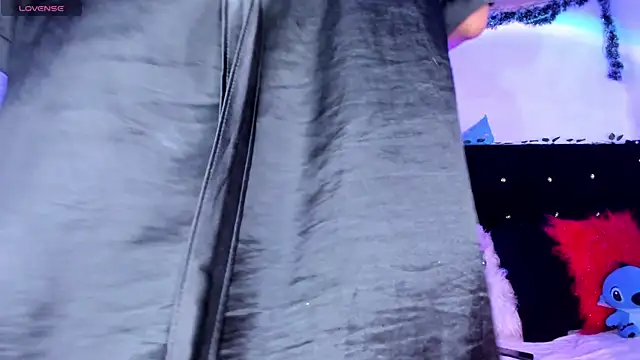 Cooperrosscute233 online show from 12-14-25, 12:16