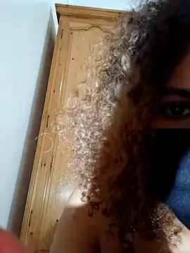 Snapshot of ghadiraa chatting on 10-09-25, 01:14 ghadiraa online show from 10-09-25, 01:14