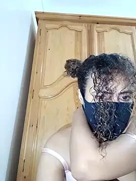 Snapshot of ghadiraa chatting on 10-11-25, 02:44 ghadiraa online show from 10-11-25, 02:44