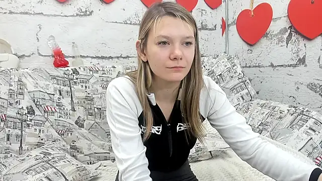 Snapshot of Sunny_Sammy chatting on 10-18-25, 08:15 Sunny Sammy online show from 10-18-25, 08:15