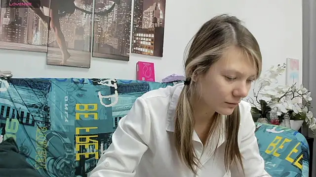 Snapshot of Sunny_Sammy chatting on 11-17-25, 01:33 Sunny Sammy online show from 11-17-25, 01:33