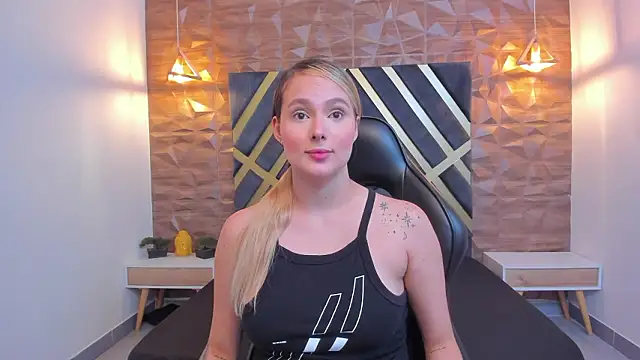 Emmaa white  online show from 01-15-26, 05:16