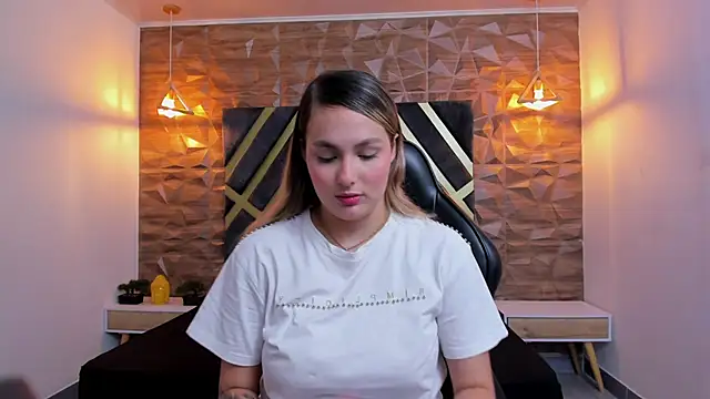 Emmaa white  online show from 04-24-26, 05:15