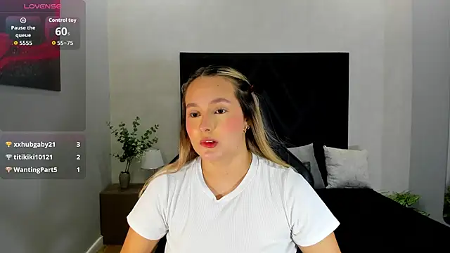 Emmaa white  online show from 07-24-26, 05:33