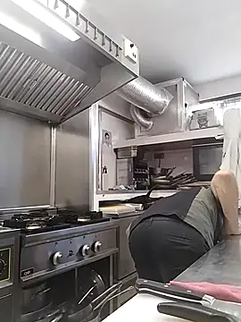 Snapshot of hotmen83 chatting on 09-27-25, 09:47 hotmen83 online show from 09-27-25, 09:47