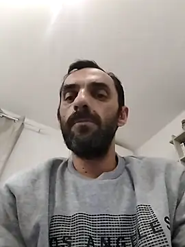 Snapshot of hotmen83 chatting on 10-24-25, 09:00 hotmen83 online show from 10-24-25, 09:00