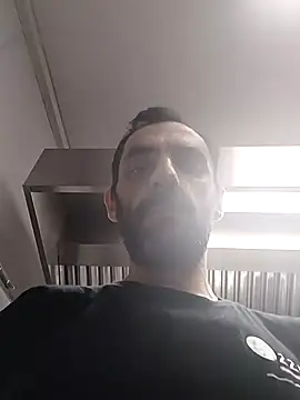 Snapshot of hotmen83 chatting on 10-25-25, 06:13 hotmen83 online show from 10-25-25, 06:13