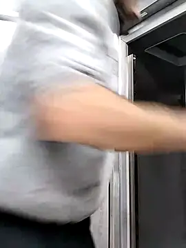 Snapshot of hotmen83 chatting on 10-31-25, 06:58 hotmen83 online show from 10-31-25, 06:58