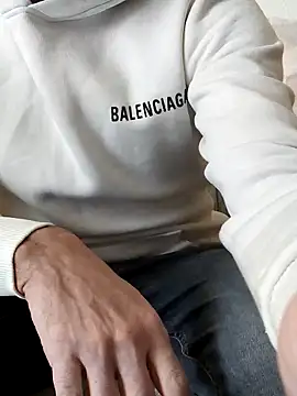 Snapshot of hotmen83 chatting on 01-18-26, 12:53 hotmen83 online show from 01-18-26, 12:53