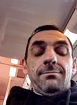 Snapshot of hotmen83 chatting on 03-25-26, 12:44 hotmen83 online show from 03-25-26, 12:44