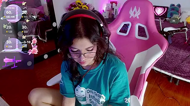 Snapshot of larah_uwu chatting on 09-27-25, 07:41 larah uwu online show from 09-27-25, 07:41