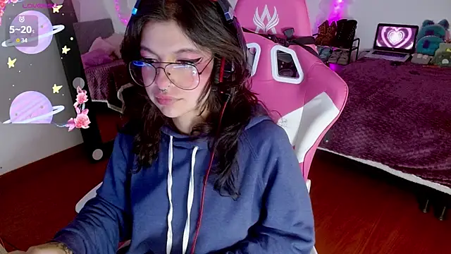 Snapshot of larah_uwu chatting on 09-30-25, 07:41 larah uwu online show from 09-30-25, 07:41