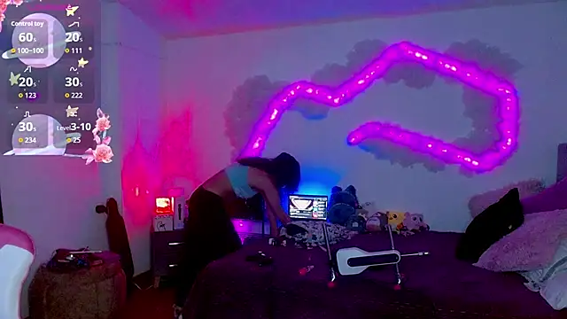 Snapshot of larah_uwu chatting on 10-22-25, 06:40 larah uwu online show from 10-22-25, 06:40