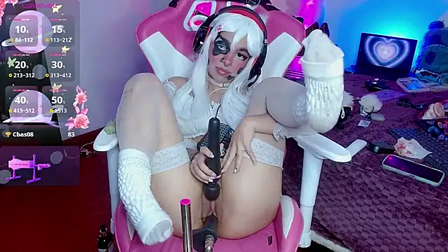 Snapshot of larah_uwu chatting on 10-30-25, 08:27 larah uwu online show from 10-30-25, 08:27