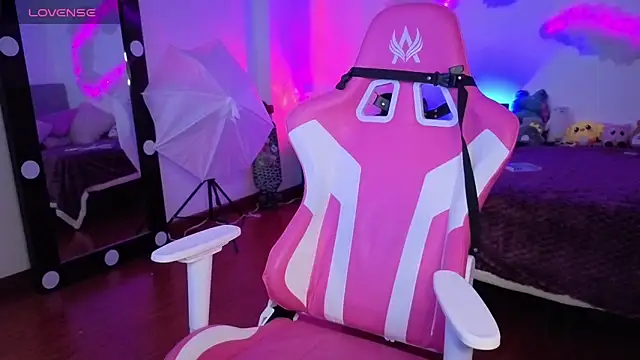 Snapshot of larah_uwu chatting on 11-13-25, 07:13 larah uwu online show from 11-13-25, 07:13