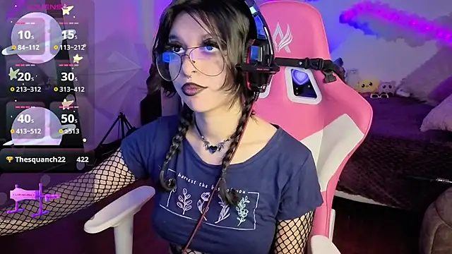 Snapshot of larah_uwu chatting on 11-25-25, 07:36 larah uwu online show from 11-25-25, 07:36