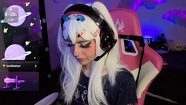 Snapshot of larah_uwu chatting on 12-02-25, 12:43 larah uwu online show from 12-02-25, 12:43