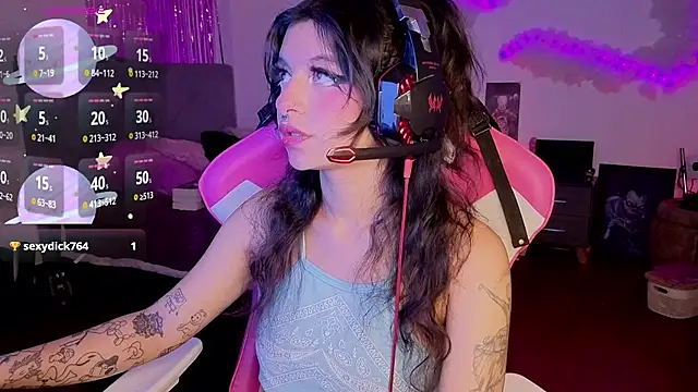 larah uwu online show from 04-04-26, 08:28