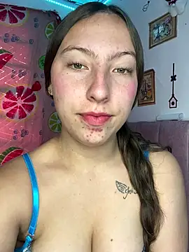 Snapshot of Tiara_19 chatting on 10-20-25, 10:32 Tiara 19 online show from 10-20-25, 10:32