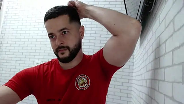 Snapshot of BombeiroHotx chatting on 11-05-25, 01:05 BombeiroHotx online show from 11-05-25, 01:05