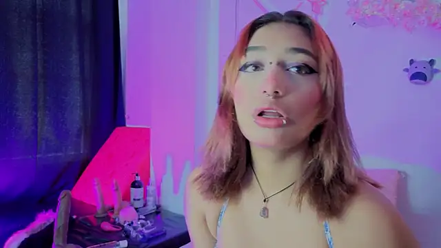 zoelight18 online show from 10-14-25, 06:42