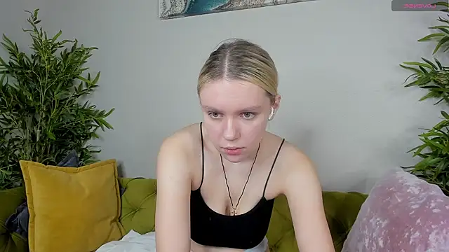 Snapshot of Casey_Miller chatting on 10-04-25, 01:25 Casey Miller online show from 10-04-25, 01:25