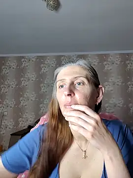 Snapshot of CandiCole chatting on 06-13-26, 02:42 CandiCole online show from 06-13-26, 02:42