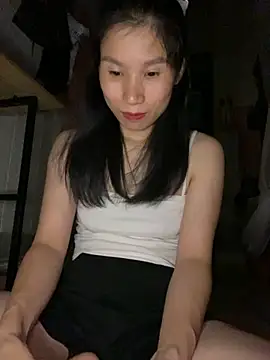 Snapshot of MinHiNi chatting on 10-05-25, 04:27 MinHiNi online show from 10-05-25, 04:27