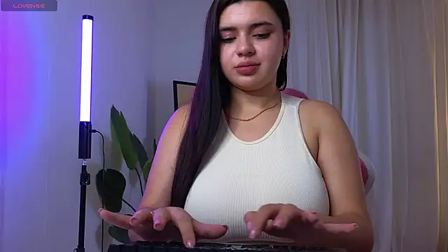 Snapshot of courtneyk_ chatting on 10-16-25, 02:51 courtneyk online show from 10-16-25, 02:51