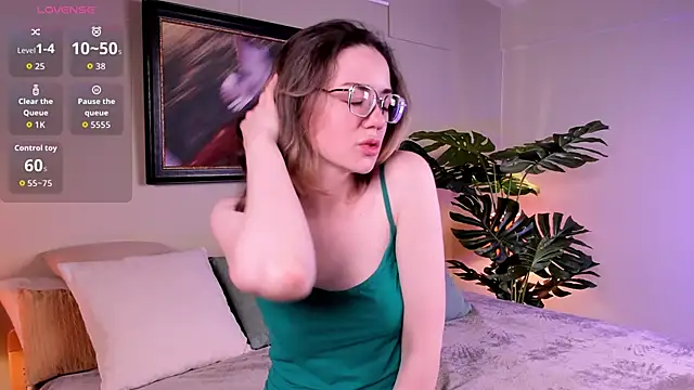 Sunny Teaze online show from 04-24-26, 11:12