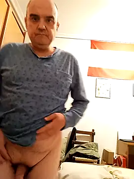 Snapshot of geli45 chatting on 10-06-25, 09:34 geli45 online show from 10-06-25, 09:34