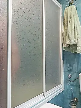 Snapshot of geli45 chatting on 01-17-26, 12:10 geli45 online show from 01-17-26, 12:10