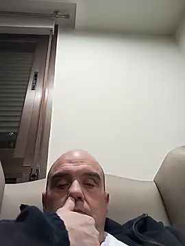 Snapshot of geli45 chatting on 02-23-26, 01:36 geli45 online show from 02-23-26, 01:36