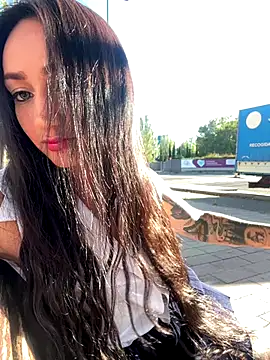 Ninabigtitied online show from 10-12-25, 08:24