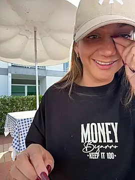 Ninabigtitied online show from 04-12-26, 12:43