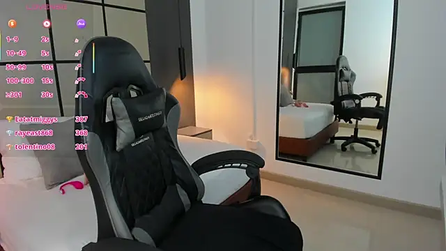 Snapshot of dana_daree chatting on 11-15-25, 08:11 dana daree online show from 11-15-25, 08:11