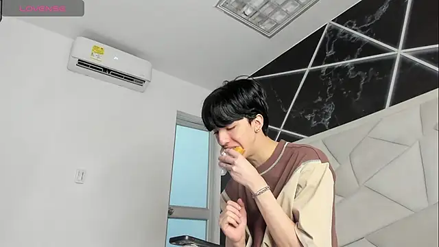 Snapshot of AerumChae chatting on 07-14-26, 01:17 AerumChae online show from 07-14-26, 01:17