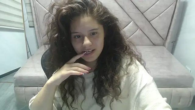 Snapshot of Velvet_Moon_V chatting on 03-17-26, 09:18 Velvet Moon V online show from 03-17-26, 09:18